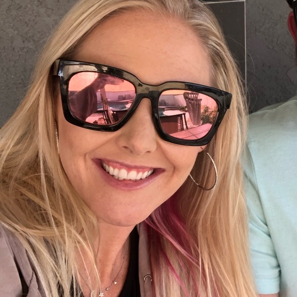 Meet your Posher, Lindsay - Picture 2 of 2